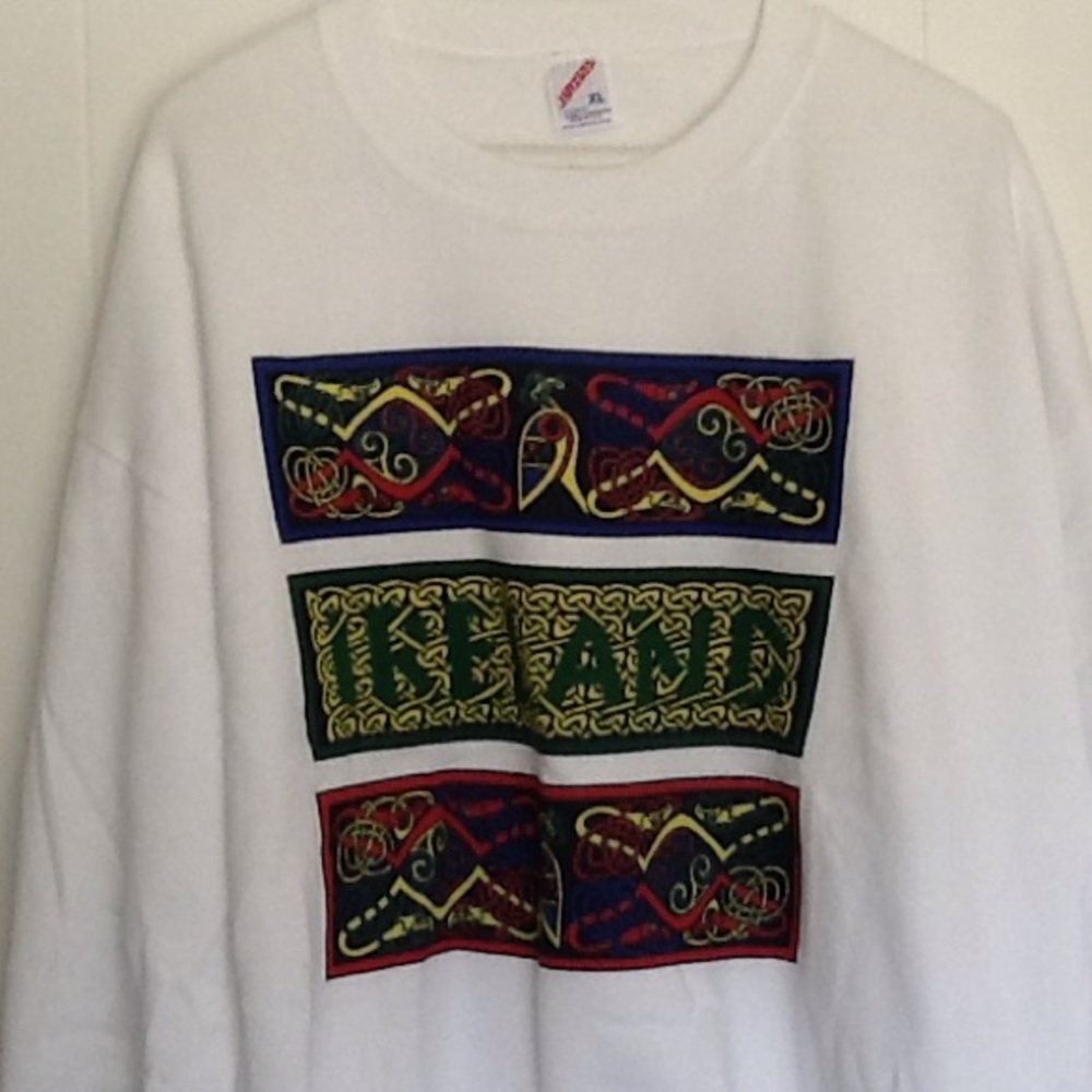 WHITE IRELAND SWEATSHIRT NEW